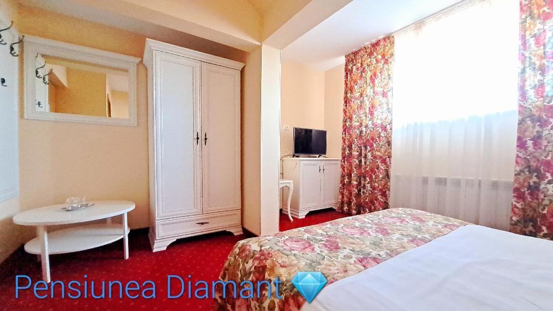 Pensiunea Diamant Ghimbav ภายนอก รูปภาพ