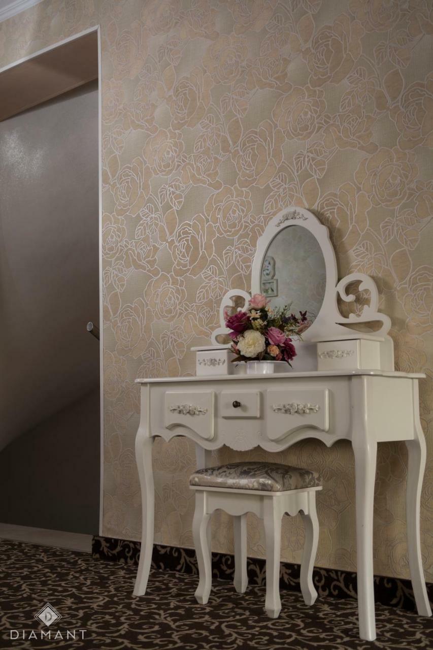 Pensiunea Diamant Ghimbav ภายนอก รูปภาพ