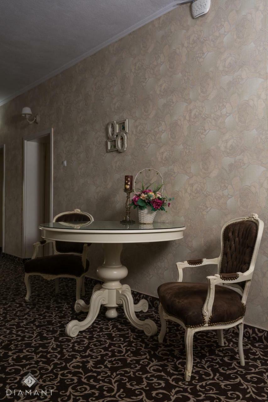 Pensiunea Diamant Ghimbav ภายนอก รูปภาพ